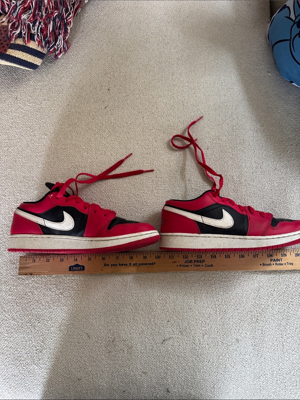 Nike air Jordan - Low-Top Sneakers in Red, Black & White youth boys size 6.